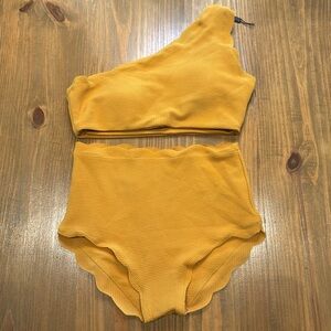 Zaful Mustard textured high waisted petal scalloped Bikini size Small - 2 NWOT